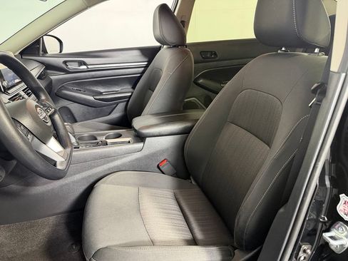 Used 2025 Nissan Altima 2.5 SV FWD image 21