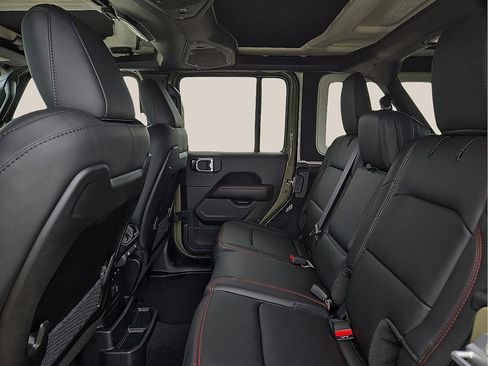 Used 2025 Jeep Wrangler Unlimited Rubicon image 9