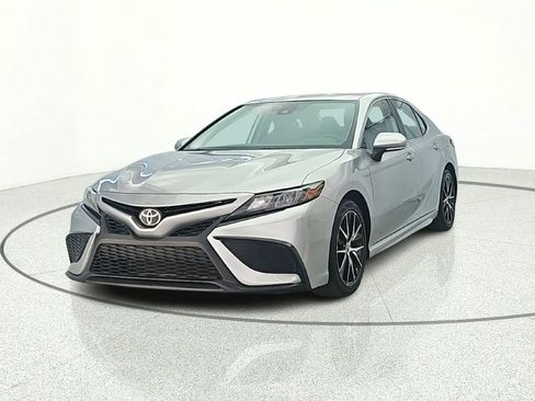 Used 2023 Toyota Camry SE FWD image 2