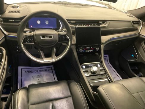 Used 2023 Jeep Grand Cherokee Overland w/ Luxury Tech Group IV AWD/4WD image 29