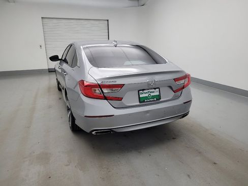 Used 2018 Honda Accord Touring image 6