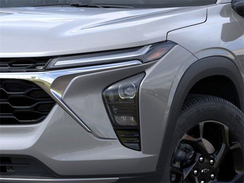 New 2026 Chevrolet Trax LT w/ Driver Confidence Package image 10