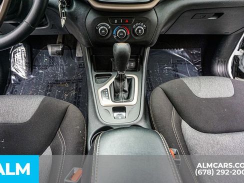 Used 2016 Jeep Cherokee Sport FWD image 40