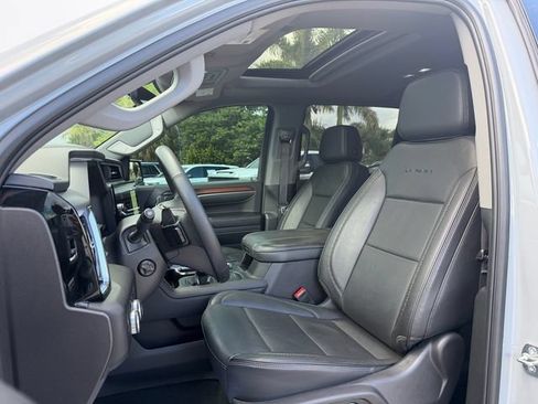 Used 2025 GMC Sierra 1500 Denali w/ Denali Reserve Package AWD/4WD image 9