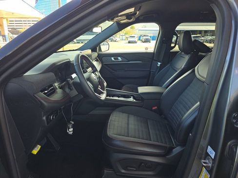 Used 2025 Ford Explorer ST-Line w/ ST-Line Street Pack image 9