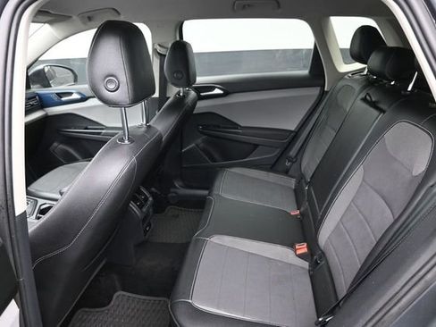 Used 2022 Volkswagen Taos SE FWD image 23