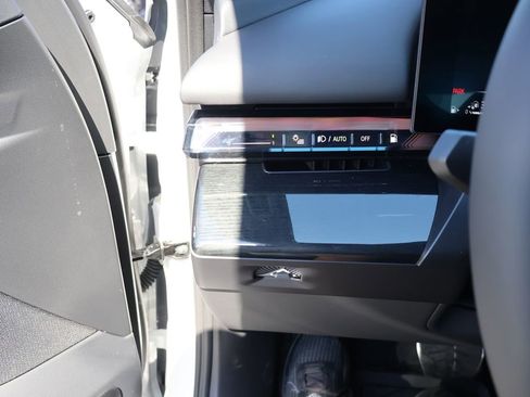 New 2026 BMW 550e xDrive image 38