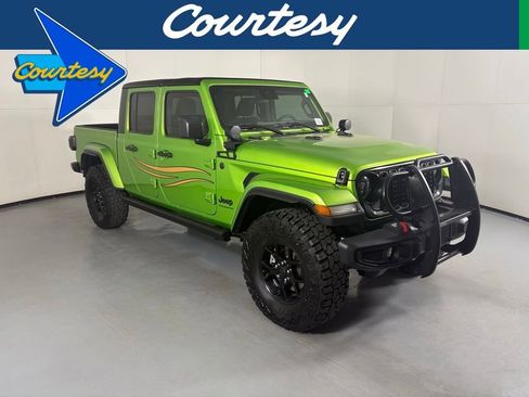 Used 2025 Jeep Gladiator Sport AWD/4WD image 1
