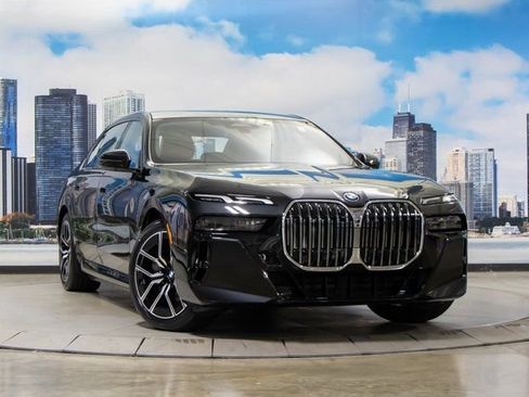 Used 2025 BMW 750e xDrive w/ Premium Package image 1