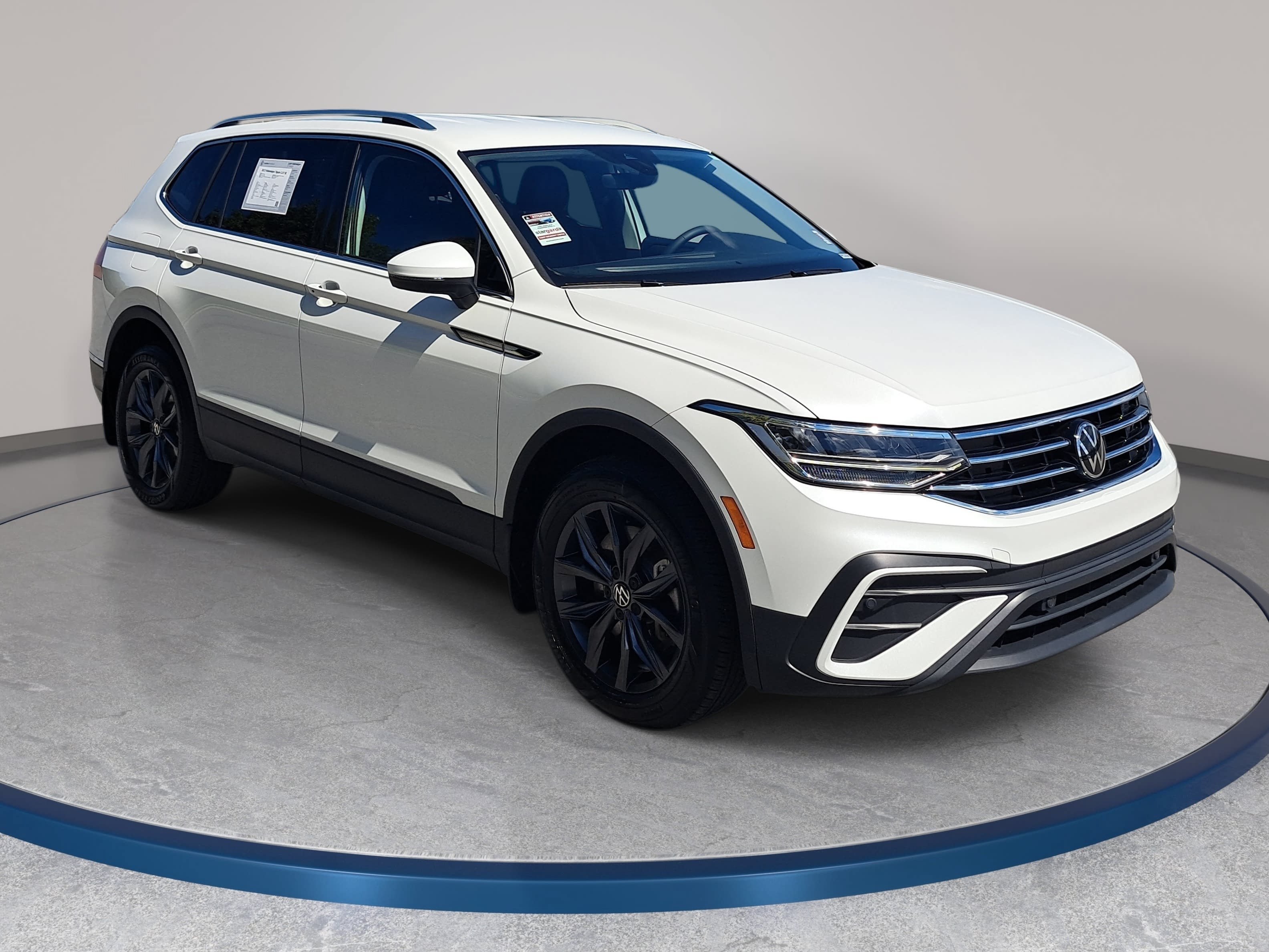 Certified 2023 Volkswagen Tiguan SE FWD image 3