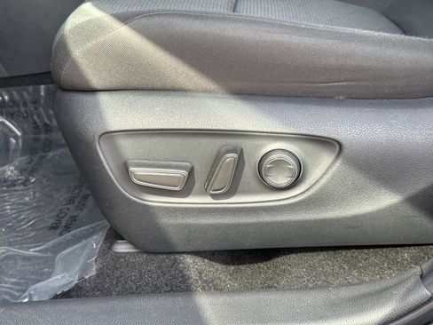 Used 2025 Toyota RAV4 XLE image 21