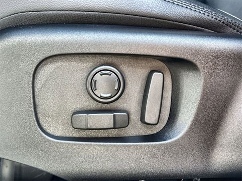 Used 2025 Land Rover Range Rover Velar Dynamic SE image 20