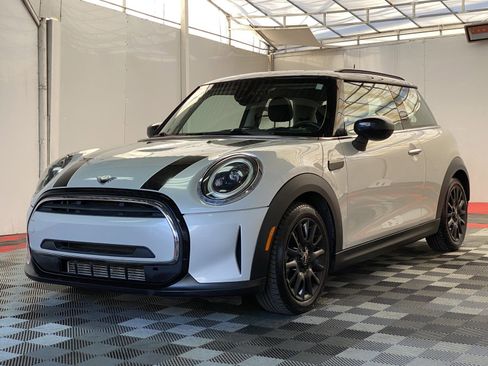 Used 2022 MINI Cooper 2-Door Hardtop image 3