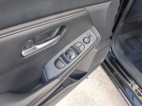 Used 2024 Nissan Sentra SV FWD image 14