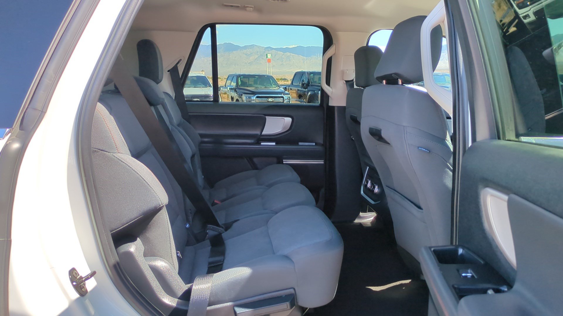 Used 2025 Ford Expedition Active RWD image 32