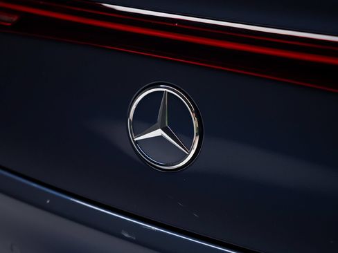 Used 2022 Mercedes-Benz EQS 580 4MATIC Sedan image 31