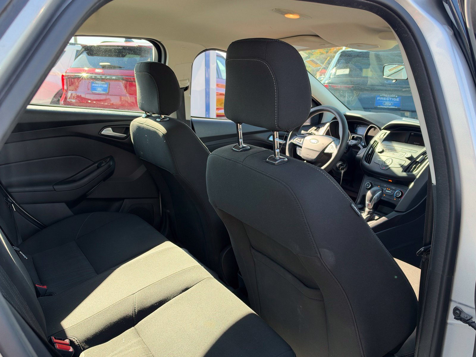 Used 2018 Ford Focus SE FWD image 28