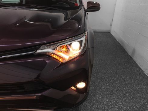 Used 2016 Toyota RAV4 XLE AWD/4WD image 5