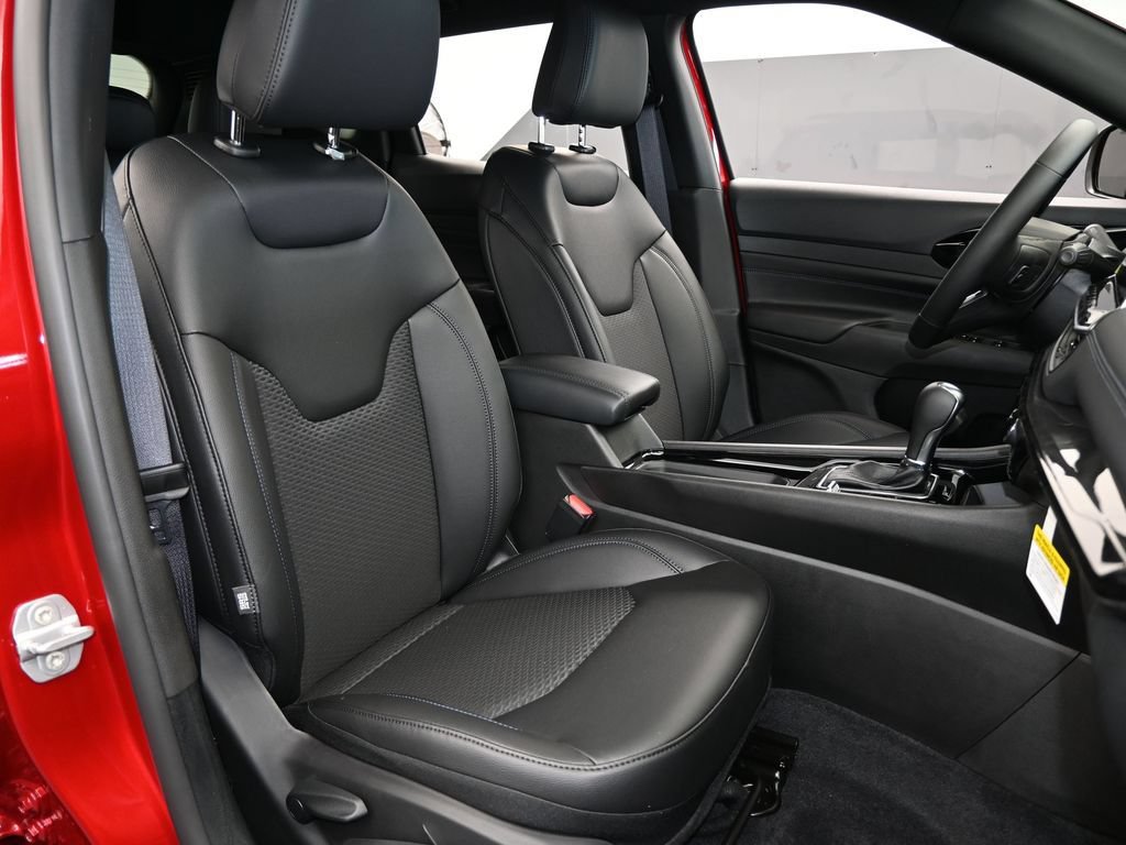 New 2026 Jeep Compass Latitude AWD/4WD image 35