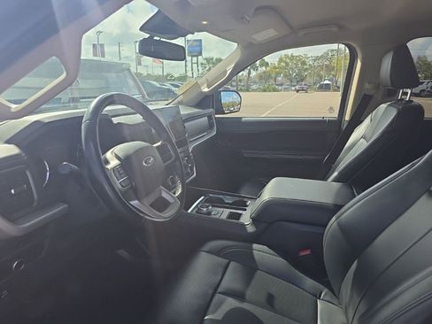 Used 2023 Ford Expedition Max XLT image 4