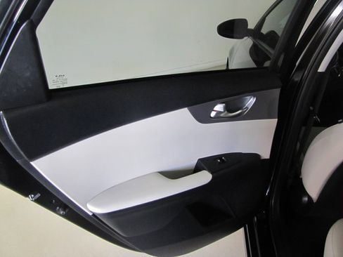 Used 2022 Kia Forte LXS image 13