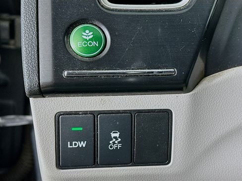 Used 2013 Honda Civic 4dr Sdn L4 CVT image 17