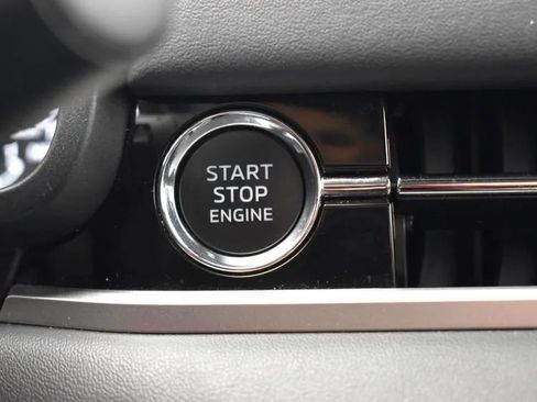 Used 2025 Mitsubishi Outlander SE image 29