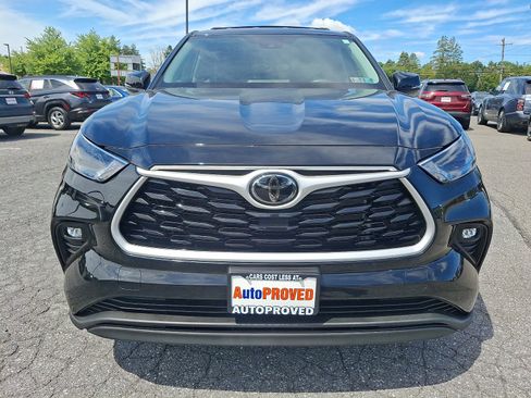 Used 2024 Toyota Highlander LE AWD/4WD image 2
