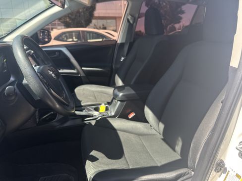 Used 2018 Toyota RAV4 LE FWD image 14