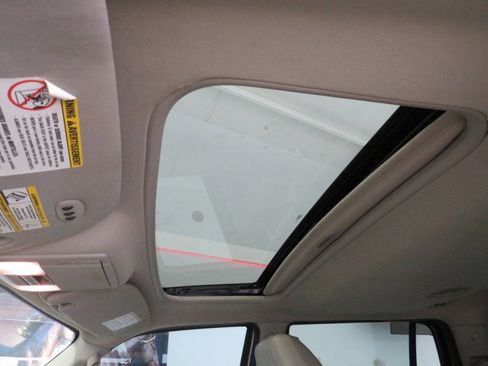 Used 2010 Lincoln Navigator 4WD image 23