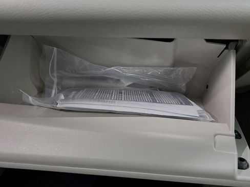 Used 2024 Chrysler Pacifica Touring-L image 35