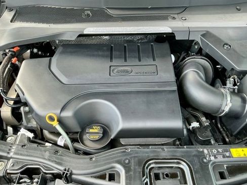 Used 2023 Land Rover Discovery Sport SE image 7