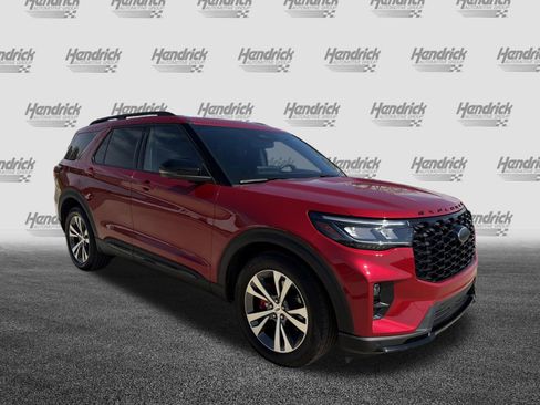 Used 2025 Ford Explorer ST image 2