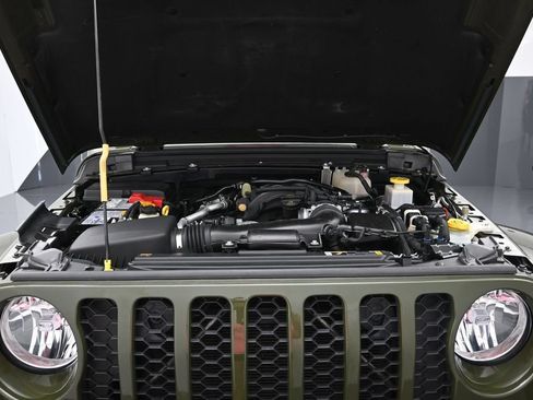 Used 2023 Jeep Gladiator Sport AWD/4WD image 28