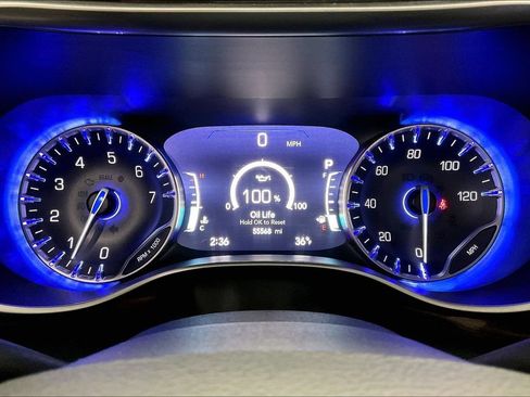 Used 2023 Chrysler Pacifica Limited FWD image 24