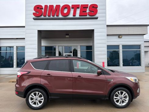 Used 2018 Ford Escape SE w/ SE Sync 3 Package AWD/4WD image 1