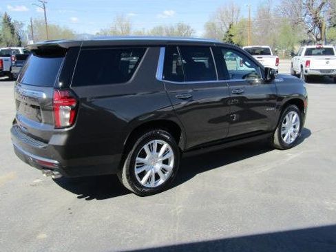Used 2021 Chevrolet Tahoe High Country w/ Premium Package AWD/4WD image 4