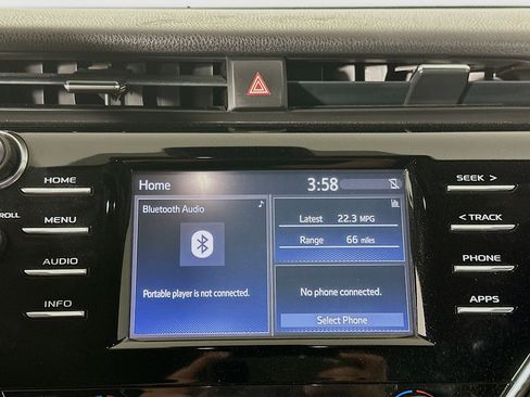 Used 2018 Toyota Camry XLE image 21