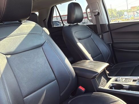 Used 2021 Ford Explorer Limited w/ Equipment Group 301A AWD/4WD image 41