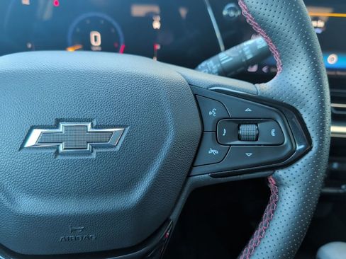 Used 2025 Chevrolet Trax RS FWD image 23