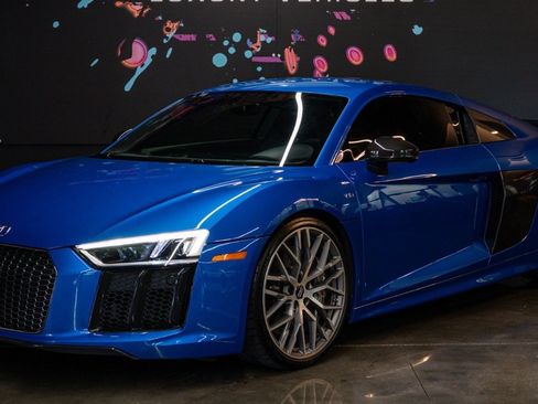 Used 2017 Audi R8 V10 plus AWD/4WD image 2