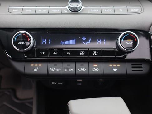 Certified 2025 Hyundai Elantra SEL image 16