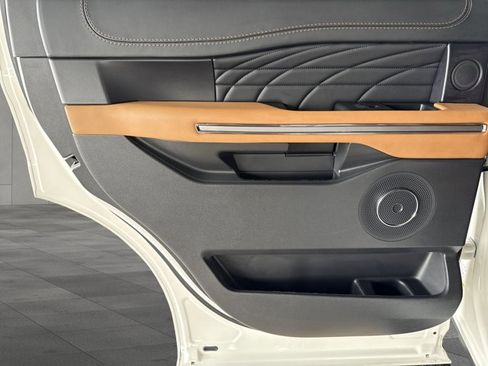 Used 2024 Ford Expedition Platinum image 25