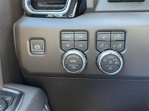 New 2026 GMC Sierra 3500 Denali w/ Denali Reserve Package image 18