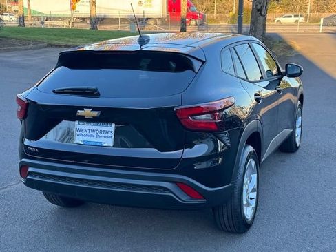 New 2026 Chevrolet Trax LS w/ LS Convenience Package FWD image 7