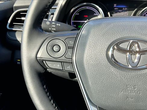 Used 2020 Toyota Camry SE image 25