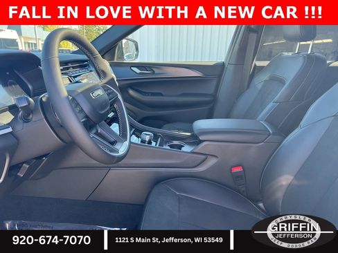 New 2025 Jeep Grand Cherokee Altitude image 15