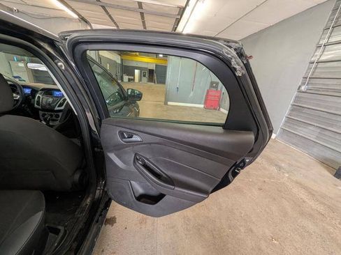 Used 2013 Ford Focus SE FWD image 25