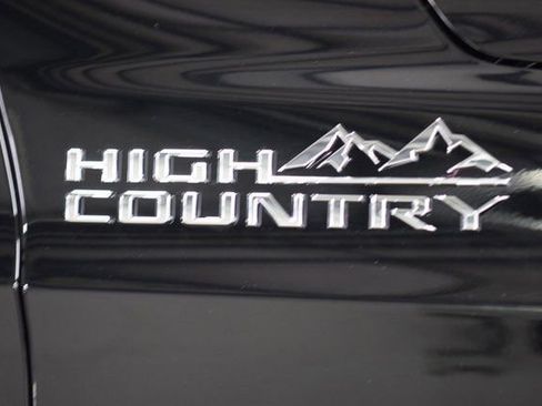 New 2026 Chevrolet Suburban High Country AWD/4WD image 16
