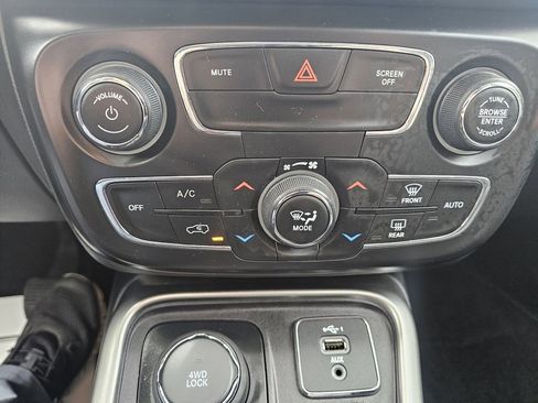 Used 2021 Jeep Compass Latitude image 31